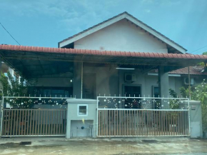 SAHMURA HOMESTAY 1 at GONG BADAK
